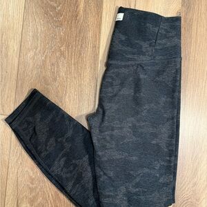 Vuori Women's Dark Gray Camo Leggings